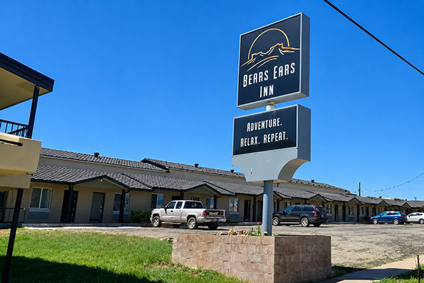 Bears Ears Inn Front and Sign